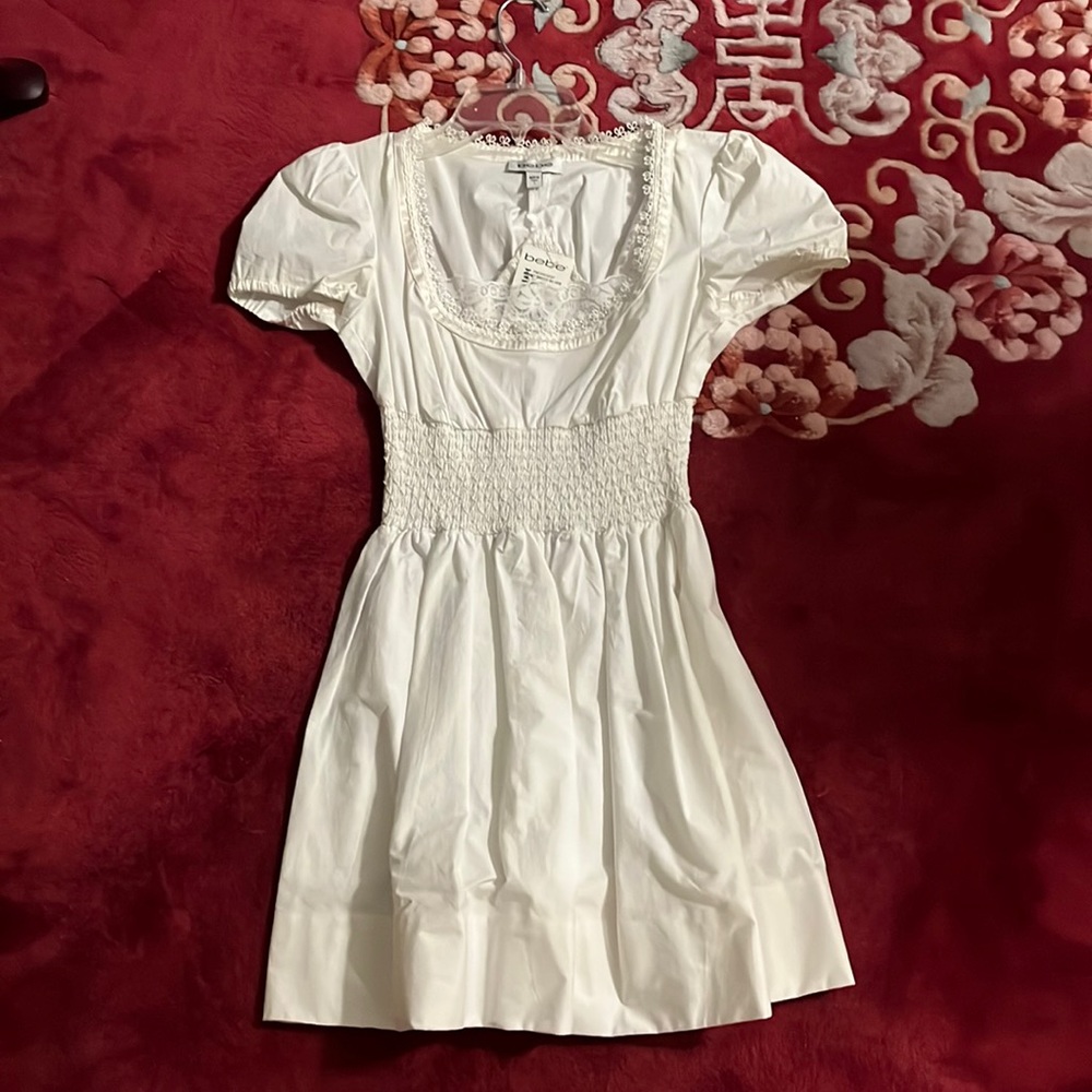 Bebe (Kelsey Smock BK Dress in White)